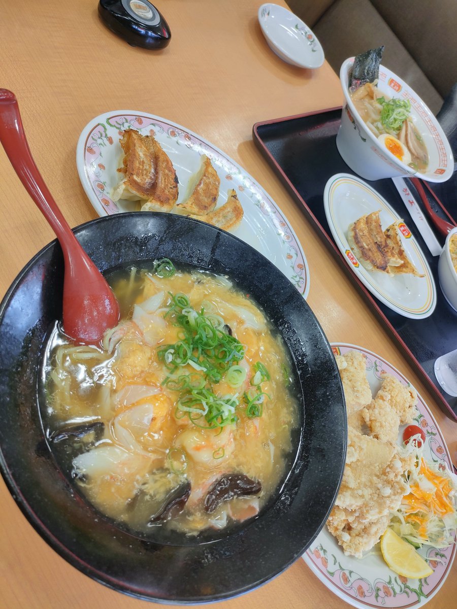 agehatyou1's tweet photo. 餃子食べたくなったwww
餃子の王将ってこんなにメニュー少なかったけ？(^O^;) https://t.co/hrTWKz7thd