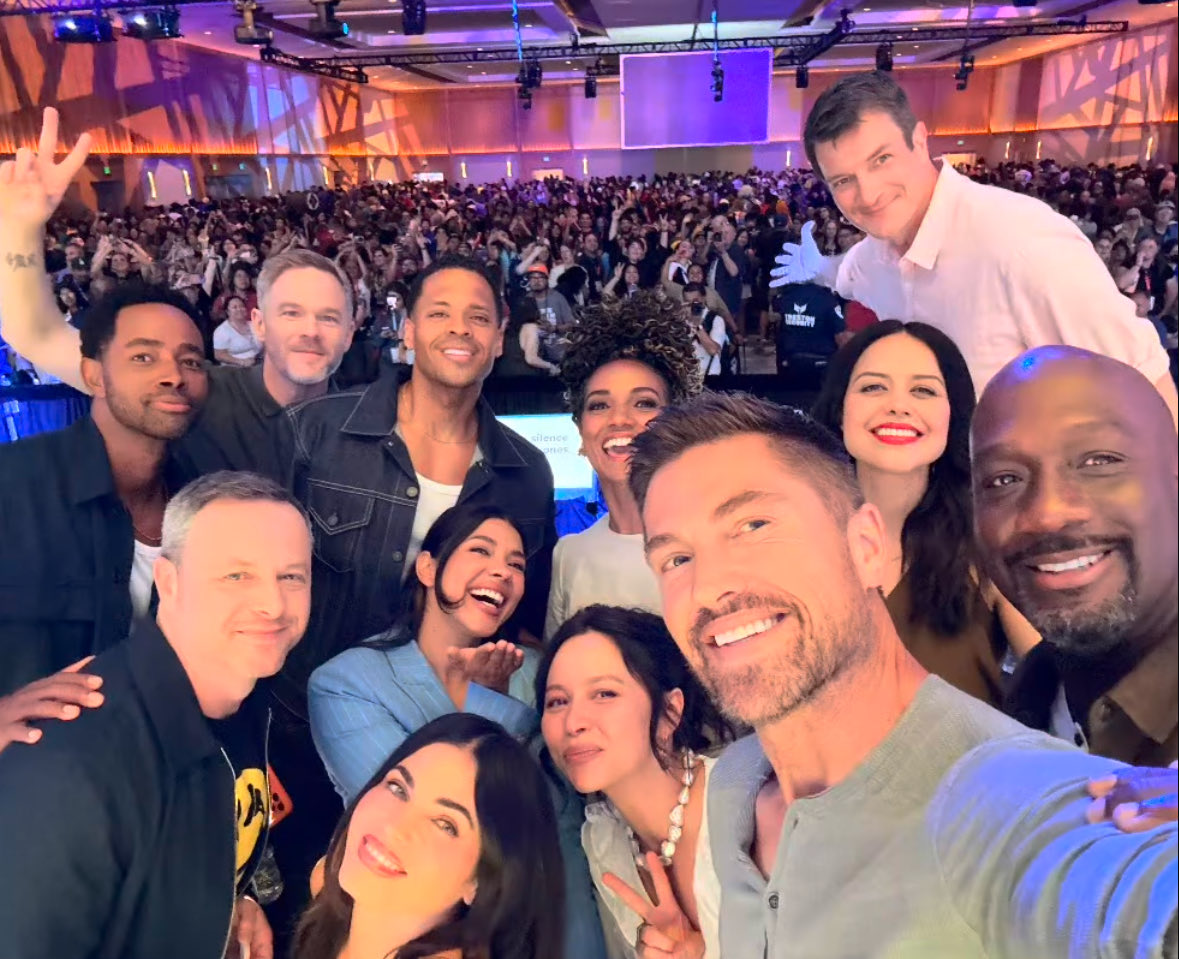 therookie's tweet photo. #TheRookie family making memories at #SDCC with a surprise appearance by @therookienorth’s Jay Ellis! https://t.co/y6Aus0VJyF