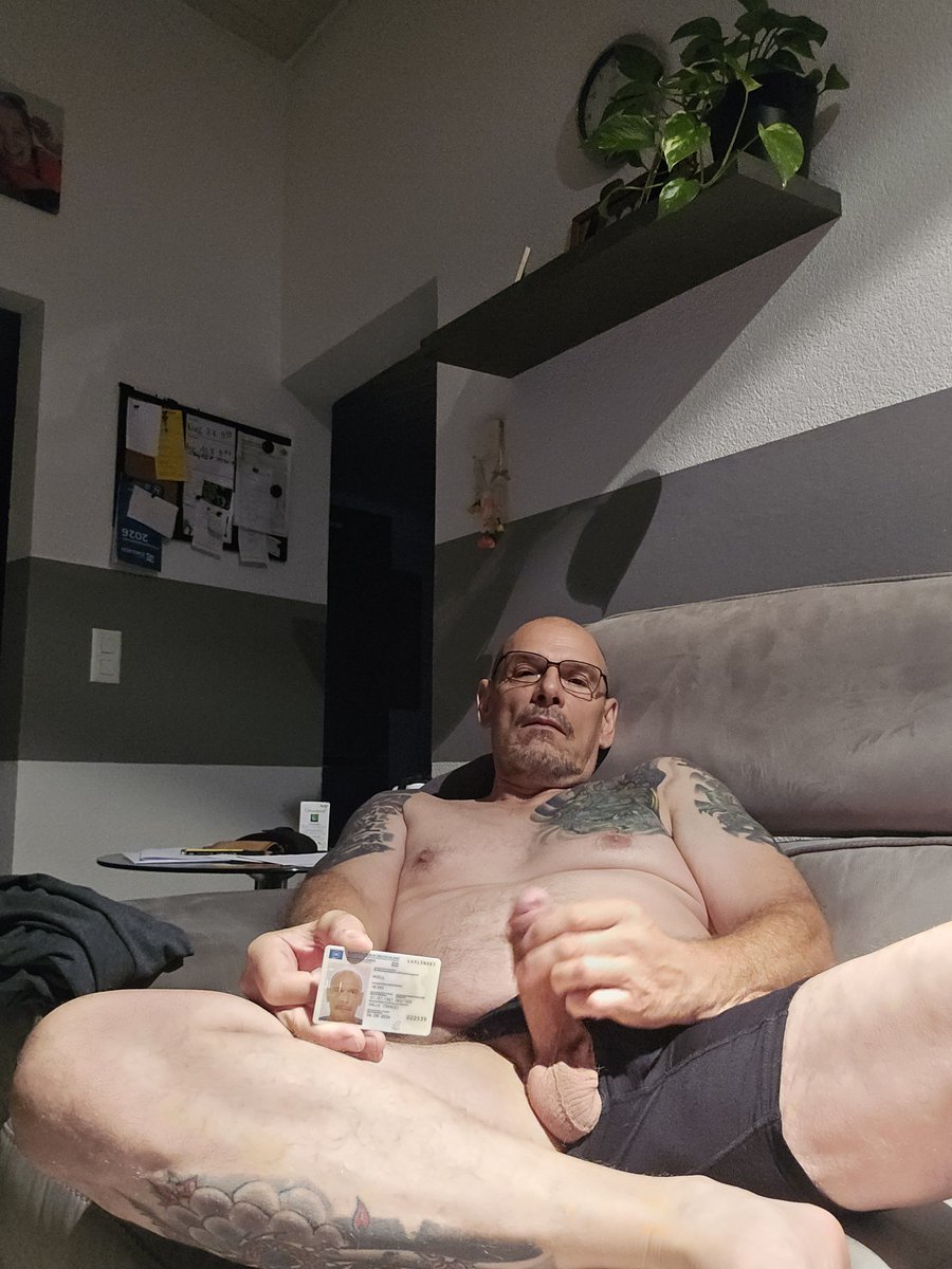 jerkoff1967's tweet photo. 6.00h morgens und schon wieder zeigegeil https://t.co/99CDV5m7sc