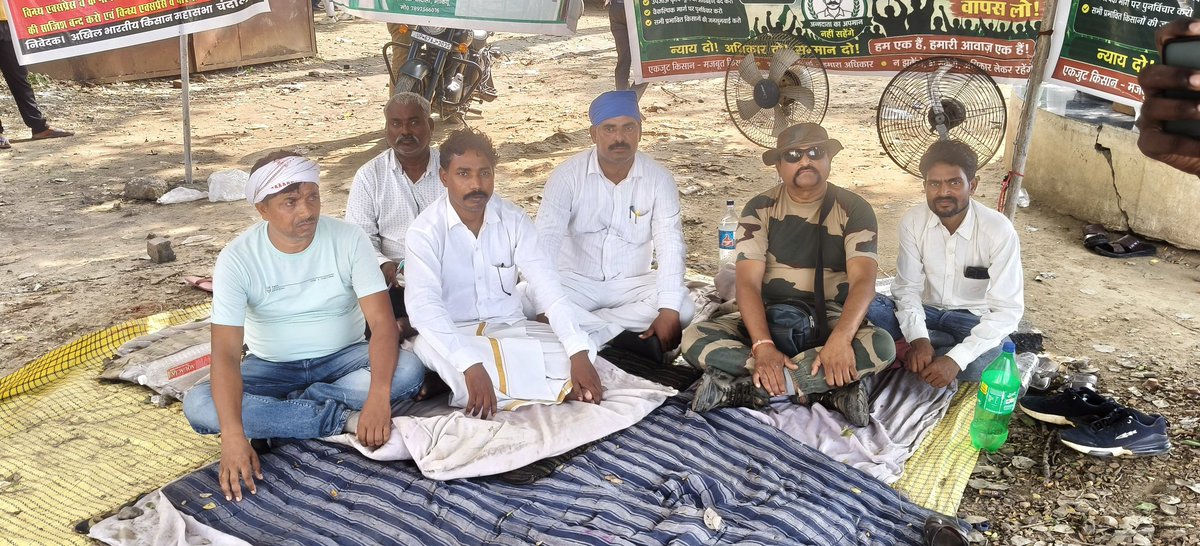 GurujeeL23057's tweet photo. परम पूज्य तत्वदर्शी शर्मा महाराज जी और उनके समर्थक भी मौजूद रहे धरने पर 25 8.2026को चंदौली डिस्टिक 
@ASP4UP @AzadSamajParty @BhimArmy_BEM @BhimArmyChief @BhimArmyChief @SunilChittodASP https://t.co/Lpc4rqtLBT