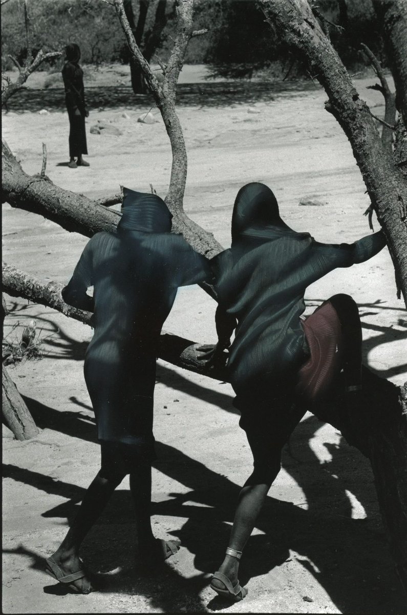aseelswaid9's tweet photo. Issey Miyake Pleats Please campaign shot by Yuriko Takagi in Kenya, India, and Morocco (1995) https://t.co/s5rcEDr92O
