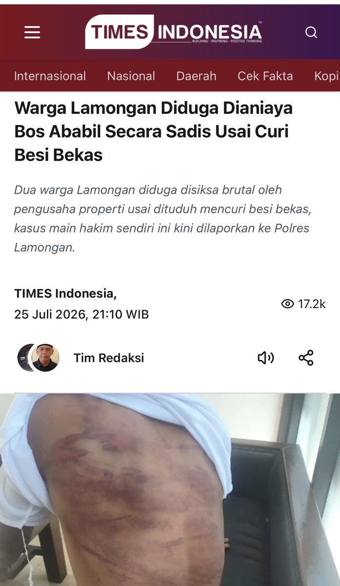 yusuf_dumdum's tweet photo. Bos pegusaha properti Ababil dan sekaligus ketua DPD PSI Lamongan AS diduga aniaya dua warga Lamongan scara sadis.

Di video yg beredar, korban yg dituduh mencuri besi bekas terlihat sdh tdk berdaya dengan tangan terikat dan kepala berdarah disiram garam. Ini kejam banget sih!

Tegas ya tegas, tapi jangan cuma sama pencuri besi bekas yang nilainya gak seberapa. Tegas tuh sama koruptor kakap. Dugaan penganiayaan ini harus ditindak tegas. Pelaku penganiayaan jangan sampai lolos.