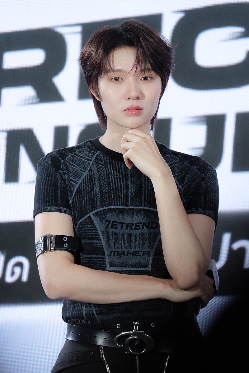 zeang_z's tweet photo. — 25072026 ⟡

เลนส์กล้องกับคนหลังกล้องอยู่ไม่ไหวแล้วบิ๋

 KNP CORRECT TO CONQUER

@nampingnapat #nampingster
#kengnamping #เก่งน้ำปิง
#BEAUTILABxKENGNAMPING https://t.co/WZCFDcjATa