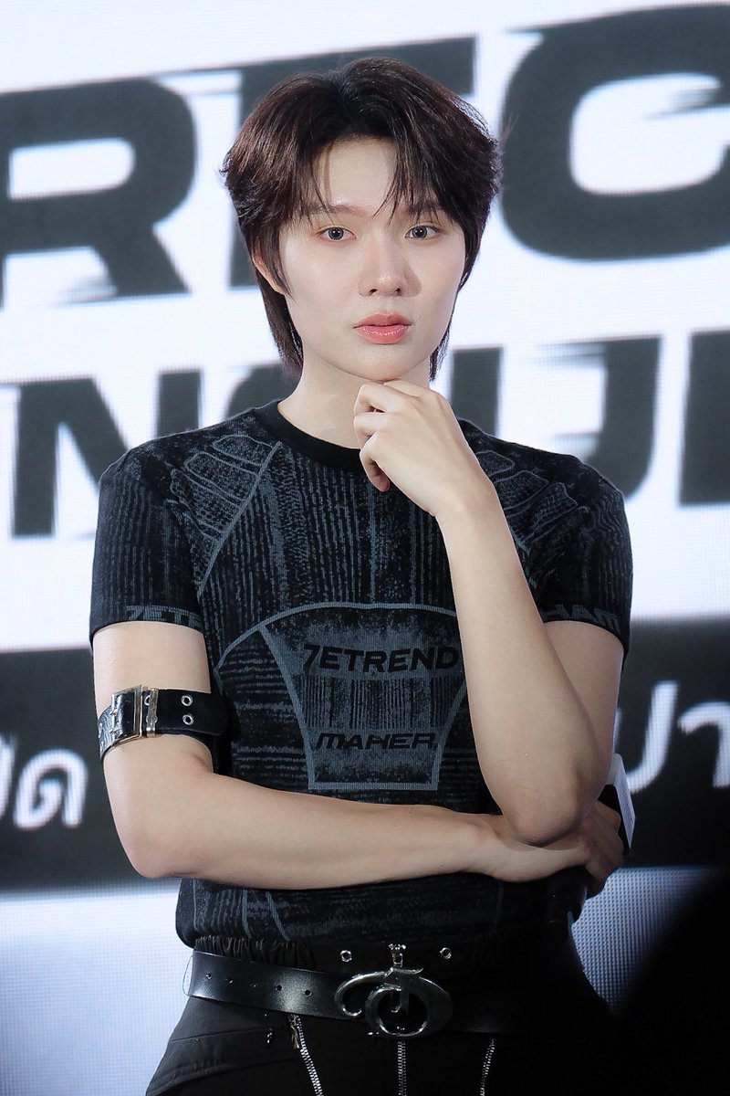 zeang_z's tweet photo. — 25072026 ⟡

เลนส์กล้องกับคนหลังกล้องอยู่ไม่ไหวแล้วบิ๋

 KNP CORRECT TO CONQUER

@nampingnapat #nampingster
#kengnamping #เก่งน้ำปิง
#BEAUTILABxKENGNAMPING https://t.co/WZCFDcjATa