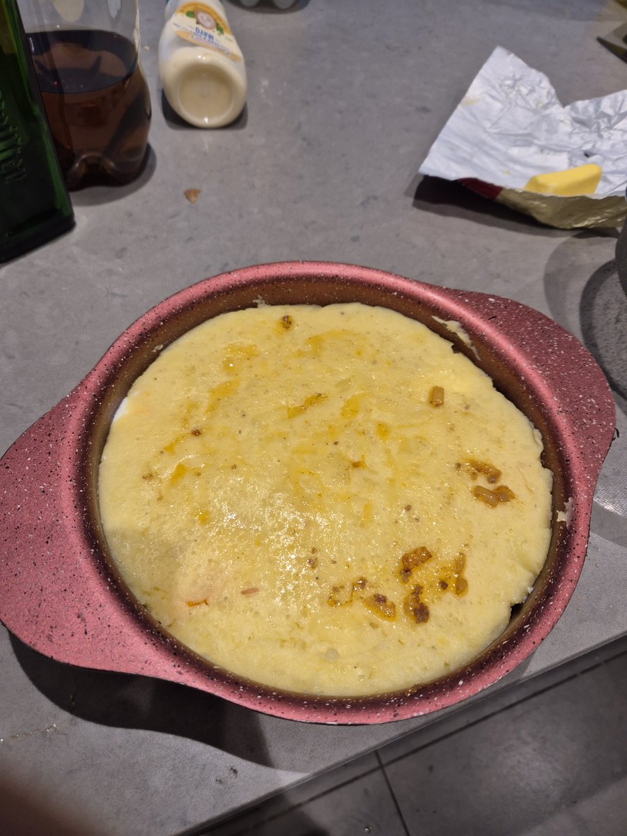 el_hee_ho's tweet photo. Pastel de papas :D
No le saque foto despues de meterlo al horno https://t.co/X4yMWym1WG