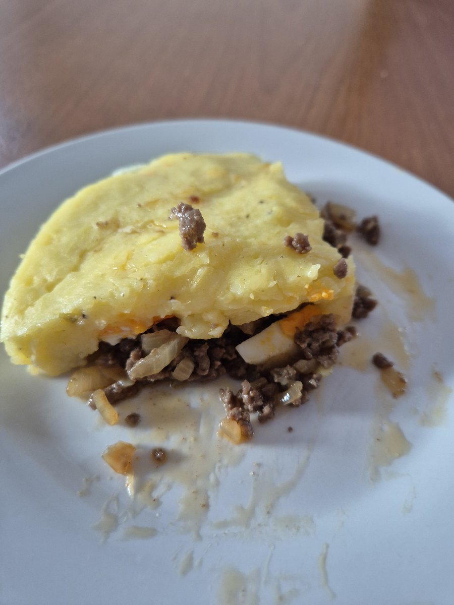el_hee_ho's tweet photo. Pastel de papas :D
No le saque foto despues de meterlo al horno https://t.co/X4yMWym1WG