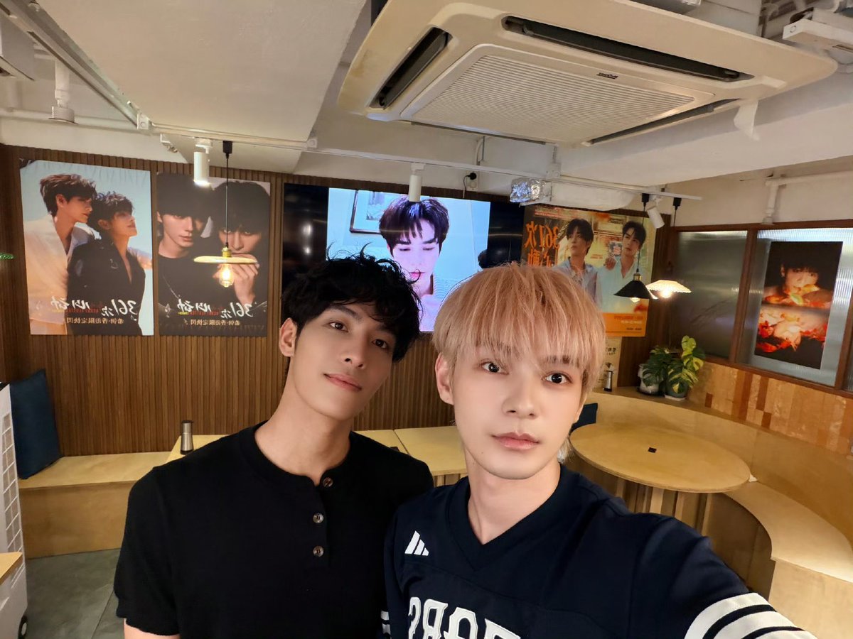 ThazinP26829639's tweet photo. XiZhao just updated Weibo with photos from yesterday's HK project visit🧡💛
#xizhao99 #heyanzhao #hechanxi #sammyschildrensday #何昶希 #何衍朝 https://t.co/L49DieWIsd