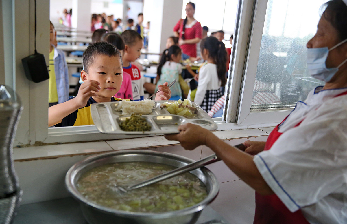 nitinkhannain's tweet photo. My desk mate hid my half-eaten leftover fried rice in the classroom fridge for "emergency storage" — now the fridge smells like a 3-day-old picnic basket and the teacher just stared at me when I opened it. Who’s the real snack hoarder here https://t.co/g08BPNGvt6
