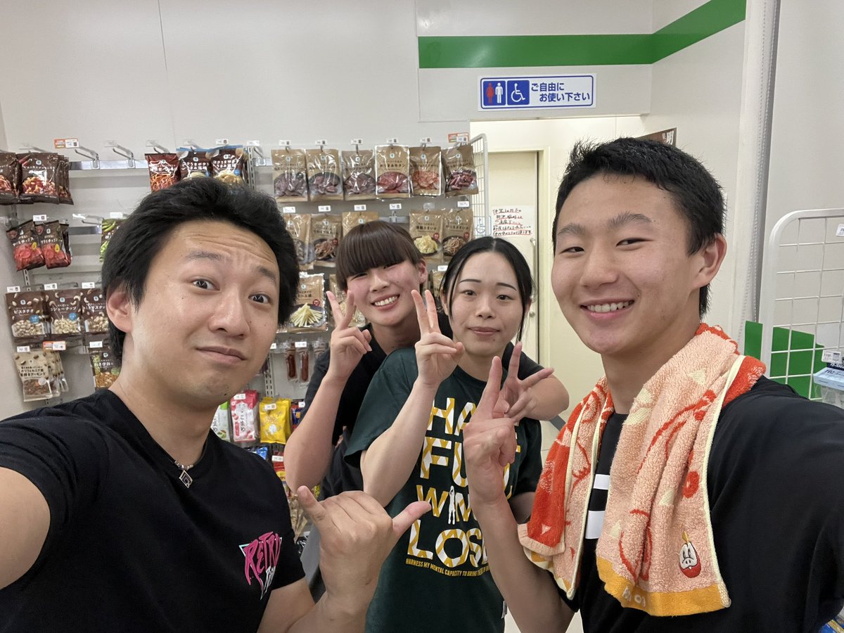 kn_626's tweet photo. 昨日はサバゲー仲間とBBQ🥩
そっから花火してお泊まり🎇
髪30cm切ったことやサプライズゲスト登場とWサプライズも仕掛けといた笑

それにしてもみんなでたくさん呑みましたこと🍻 https://t.co/htIc8aeIiR