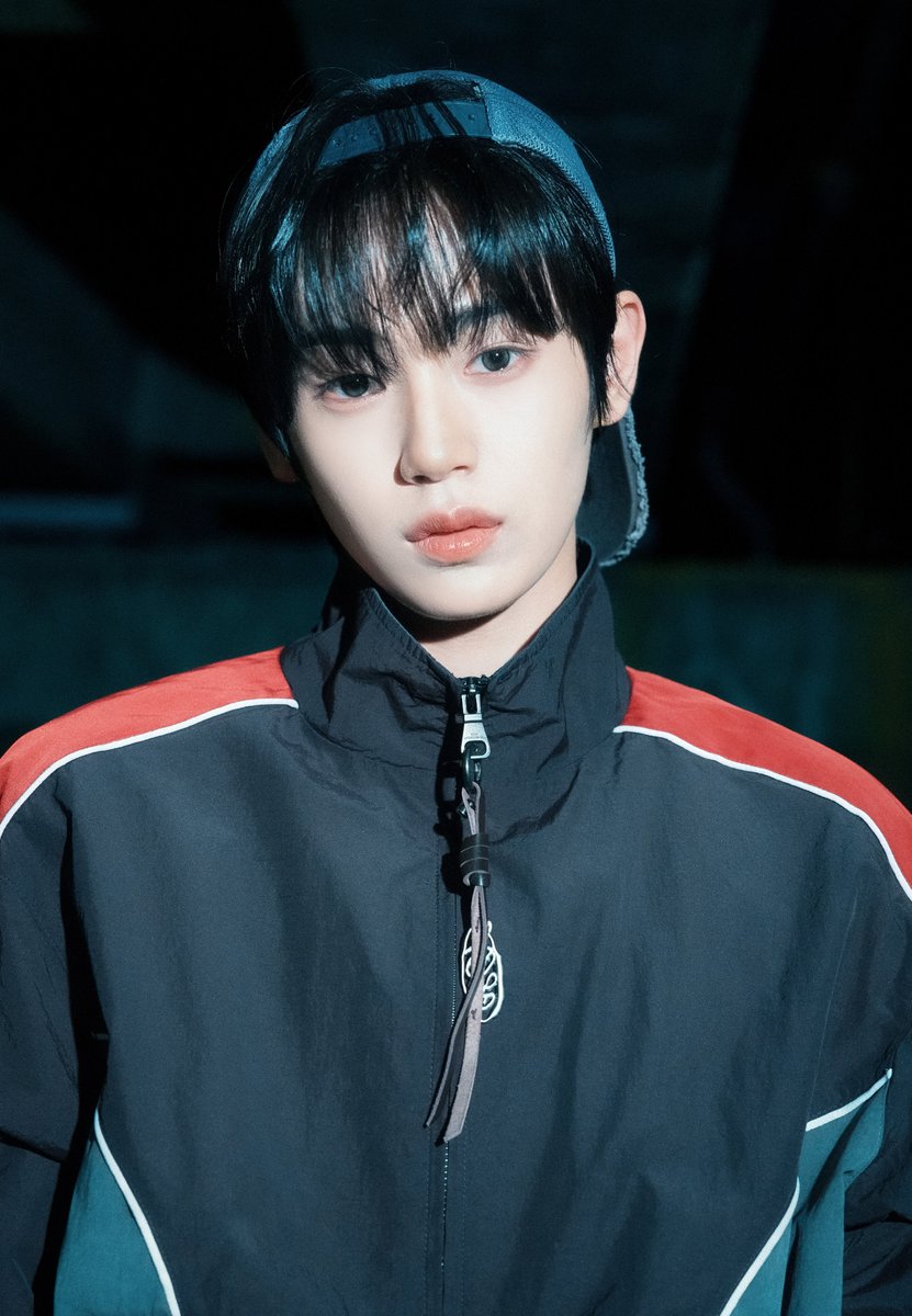 hwaeunso's tweet photo. main            vs               side https://t.co/XWtaHE5ZTo