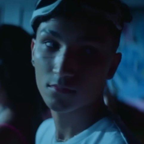 bnbvvs's tweet photo. o nobru no clipe de amandita https://t.co/banbndldXr