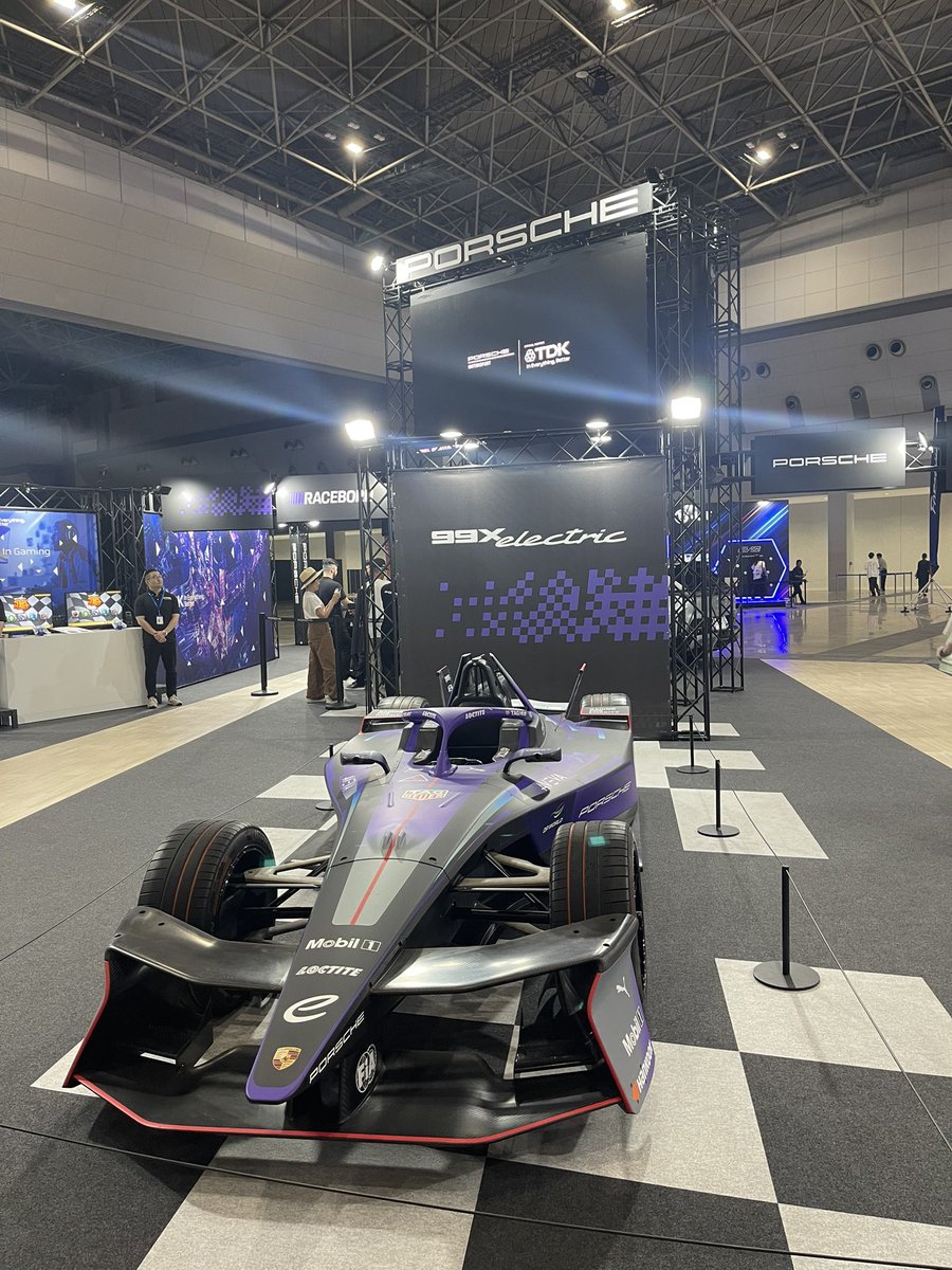AyeshaLyra__'s tweet photo. #Porshe https://t.co/LNb1ZGsmtx