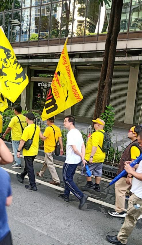ABSCBNNews's tweet photo. Members of the August Twenty-One Movement (ATOM) and allied groups held a “ROAR! Against Corruption (Lakad para sa LABAN)” along Ayala Avenue in Makati City on Sunday during the city’s car-free Sunday program, Sunday, July 26, 2026. | via @eon_sanchez 

(Courtesy: ATOM) https://t.co/L62ehXWnIX