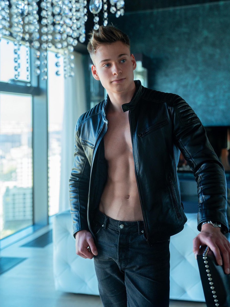 mariolcyrus's tweet photo. Kacper Ganczar #blackleatherjacket #leatherjacket #jacket #blackjacket #fetish #leatherjacketfetish #leather #leathermen #leatherman #instagram #men #clothes #menclothes https://t.co/Z6XP59TARF