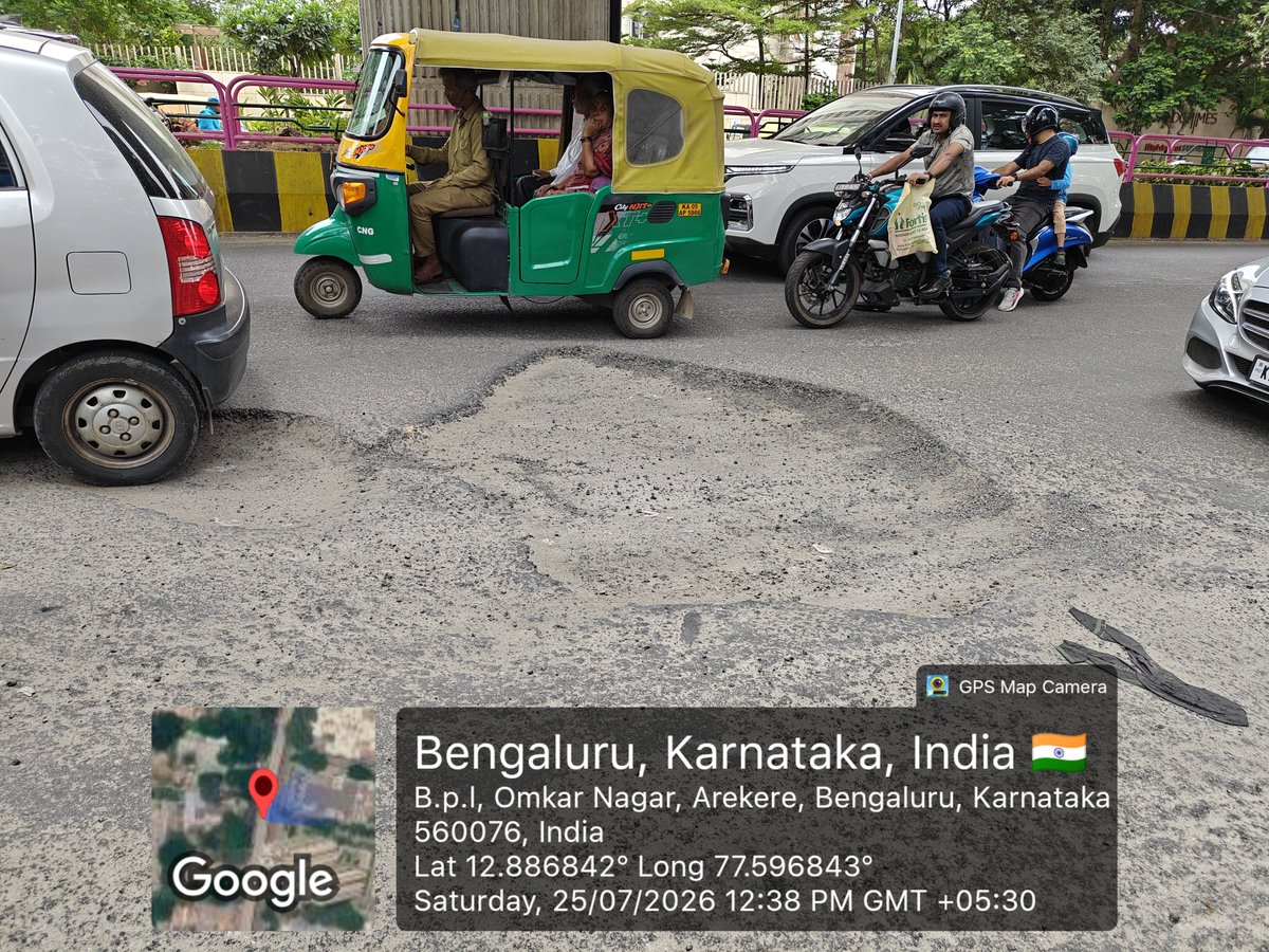 Raghav75389319's tweet photo. Reported multiple dangerous potholes between Meenakshi Mall &amp; Arekere Metro via GBA Sahaaya. This entire stretch needs resurfacing, not patchwork. Please act before accidents happen. @DKShivakumar @blrcitytraffic
@Jointcptraffic #Bengaluru https://t.co/j6UD9oDSCe
