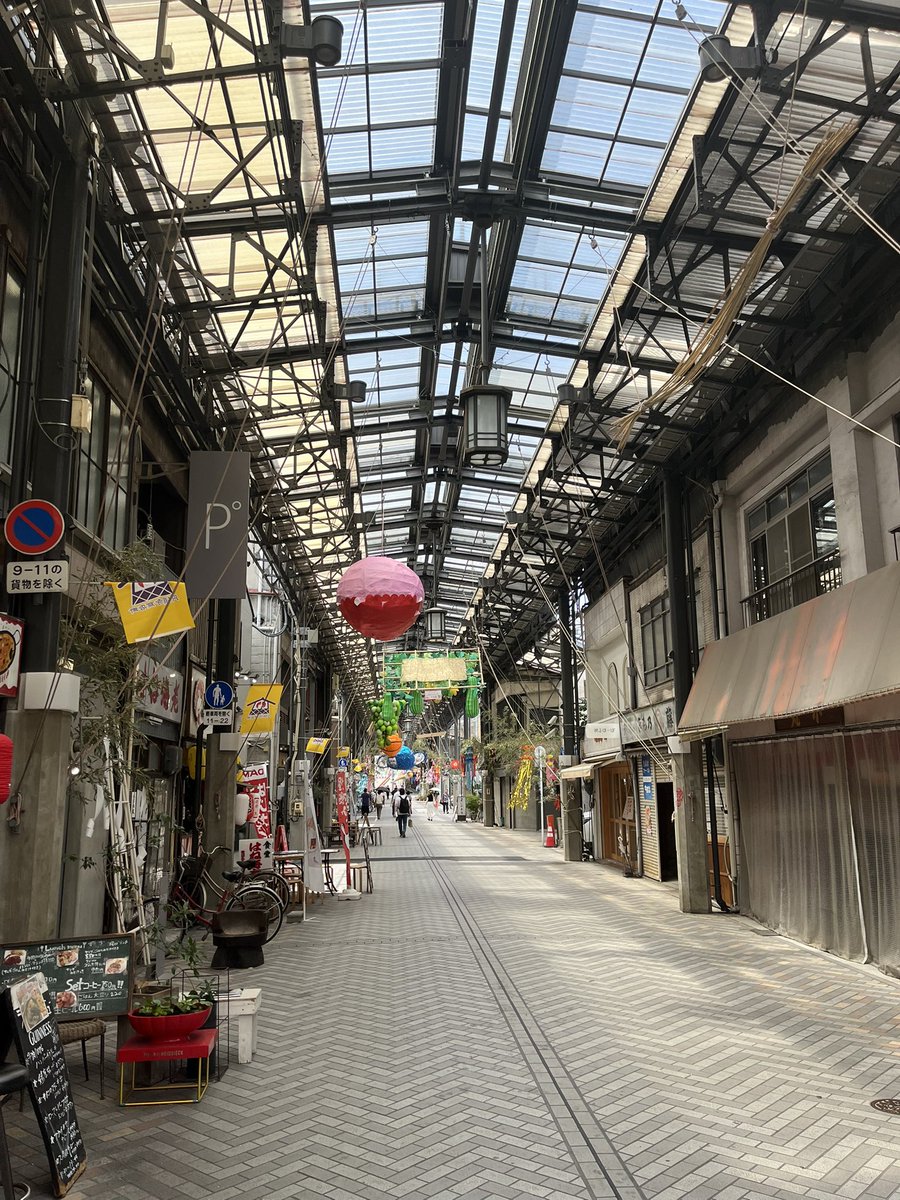 nabe0127's tweet photo. 名古屋城から円頓寺まで歩いて
パイナップル杏仁ミルクかき氷食べてます。 https://t.co/Hhw41byJyC