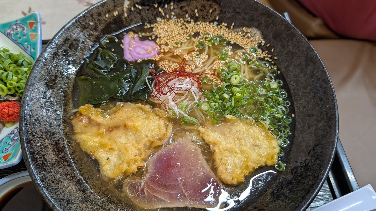 akhsrysk's tweet photo. かつおラーメン、うますぎる
出汁を水筒に詰めて帰りたい
出汁をサブスクしてほしい https://t.co/vg33D7Wvsp