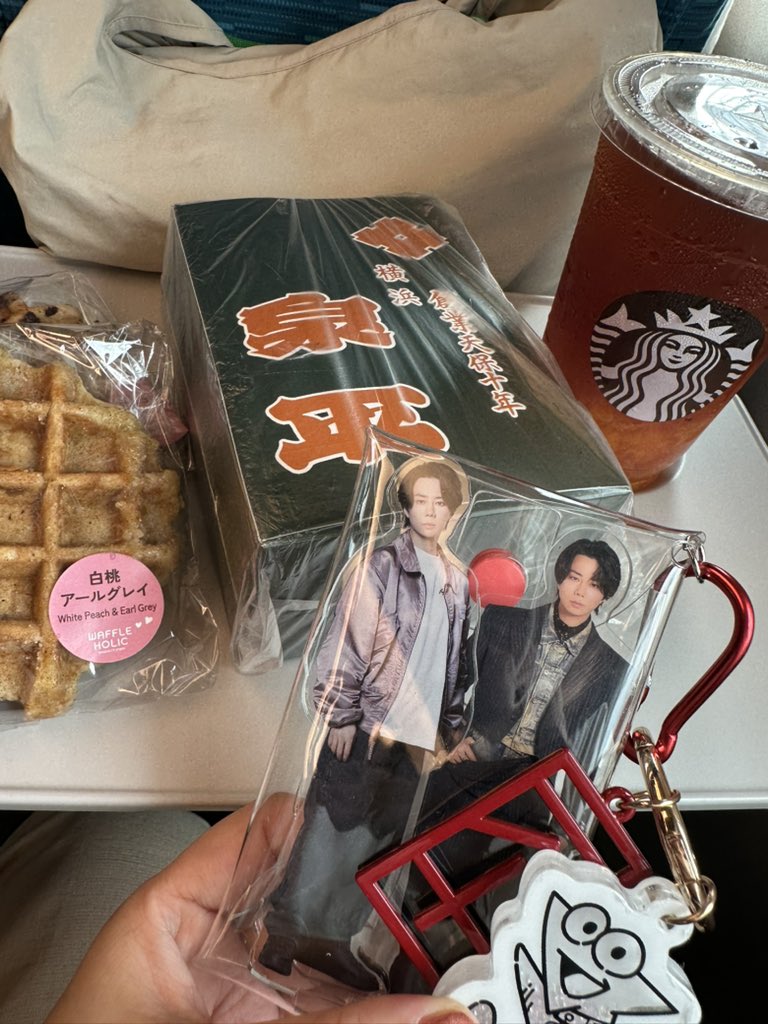h_s_mitsu's tweet photo. 京都へ🚅❤️
いきなり空暗くなってきたからどうかなー？って思ったけど
西に進むにつれて晴れてきた☀️
暑そう… https://t.co/EFL6yFk3ri