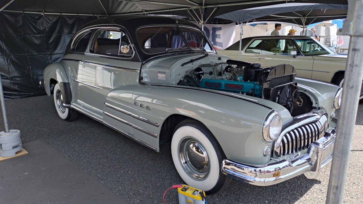 car_kobanashi's tweet photo. アメリカ車=大排気量V8というわけでもなく、直列8気筒モデルが存在していた時代もあったというのは本日学んだ事。エンジン名にファイヤーボール、OHVもバルブインヘッド、良きネーミングで何でも格好良く見えてしまう不思議。アメリカ車はこのあたり上手ですよね。 https://t.co/LjEDNQQeK3