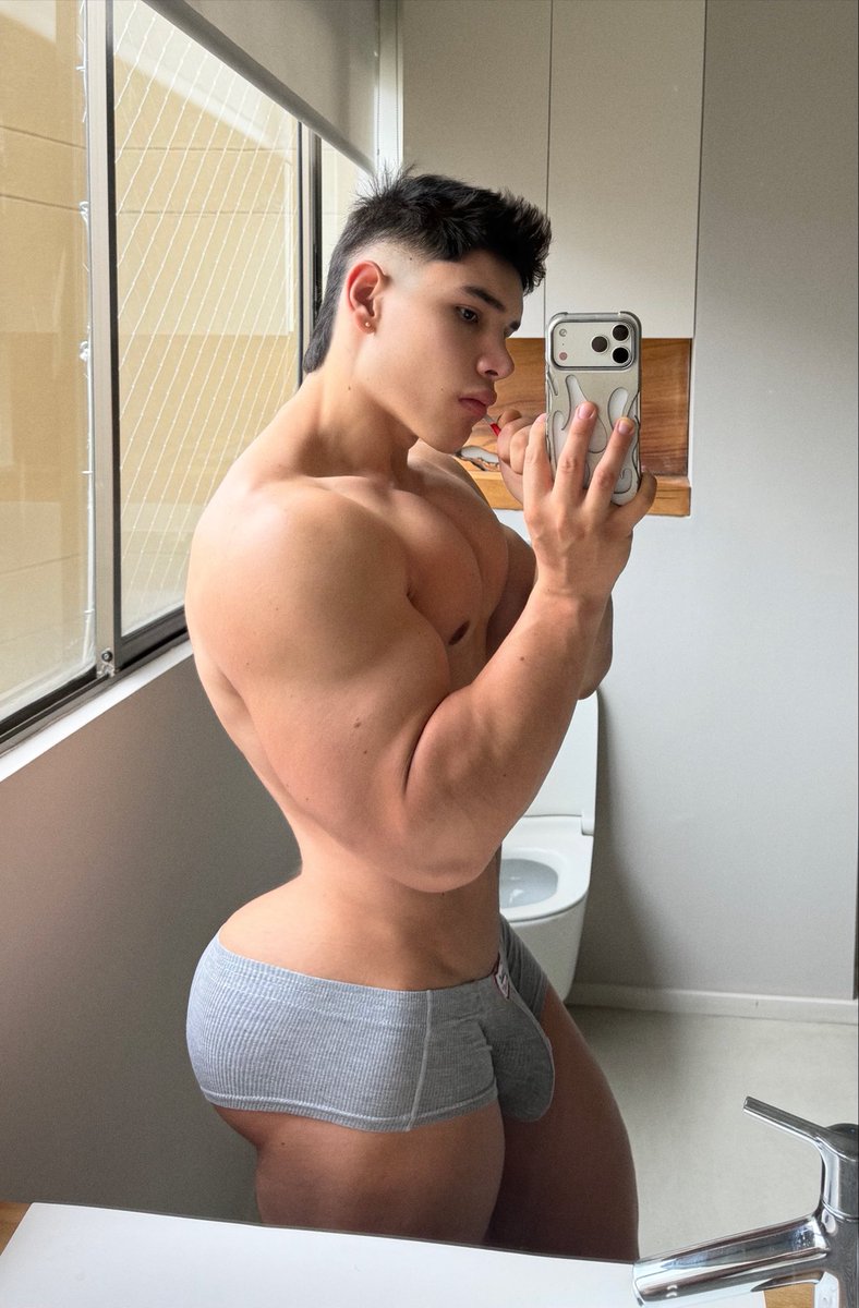 Johanrinconfit's tweet photo. Cuál prefieres ? 🍑🍆 https://t.co/aBpiTstZQk