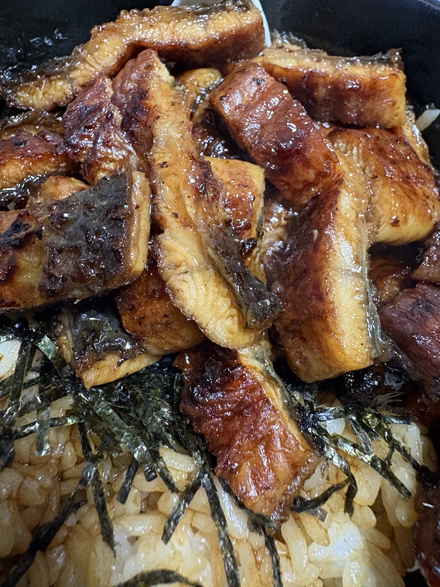 oneimagine's tweet photo. 土用のなんちゃらなので鰻を食べます https://t.co/NIm1clVbMm