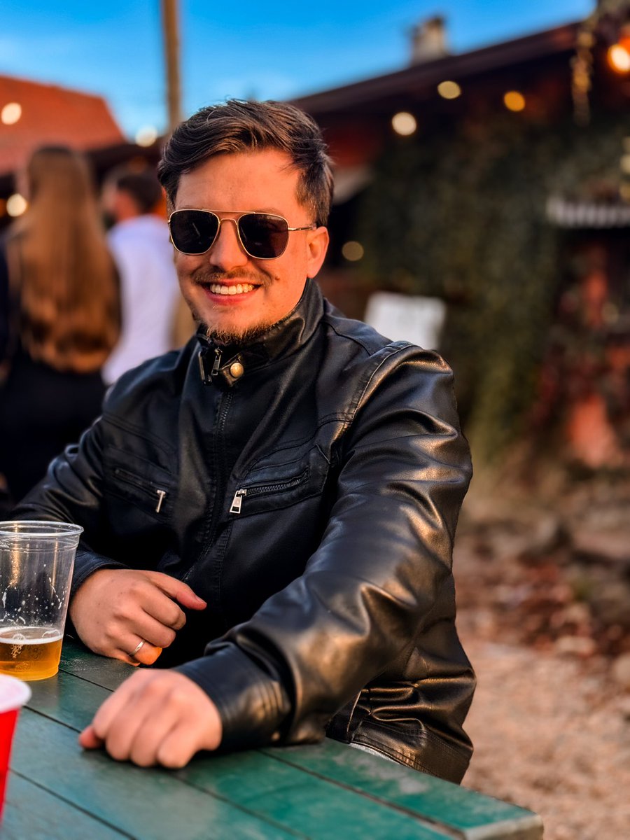 mariolcyrus's tweet photo. Leo Oliveira #blackleatherjacket #leatherjacket #jacket #blackjacket #fetish #leatherjacketfetish #leather #leathermen #leatherman #instagram #men #clothes #menclothes https://t.co/iembjmigIm
