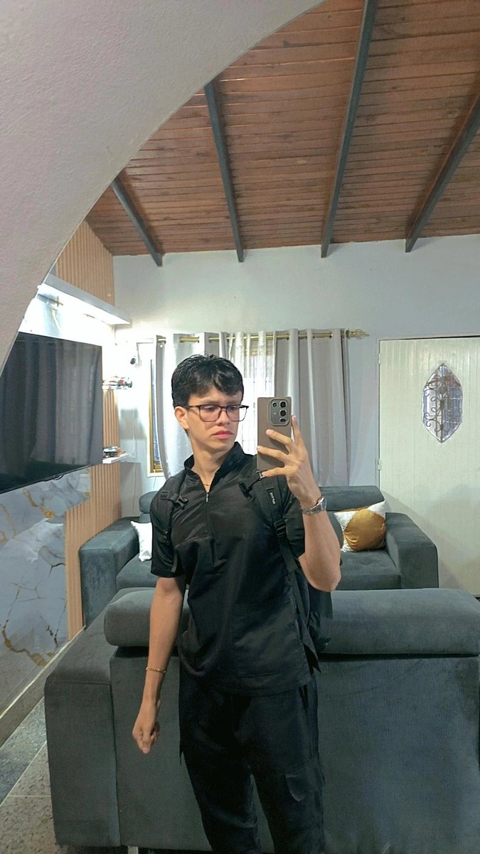 bast4r2's tweet photo. Cabello seco o mojado? https://t.co/heBEH5wvNz