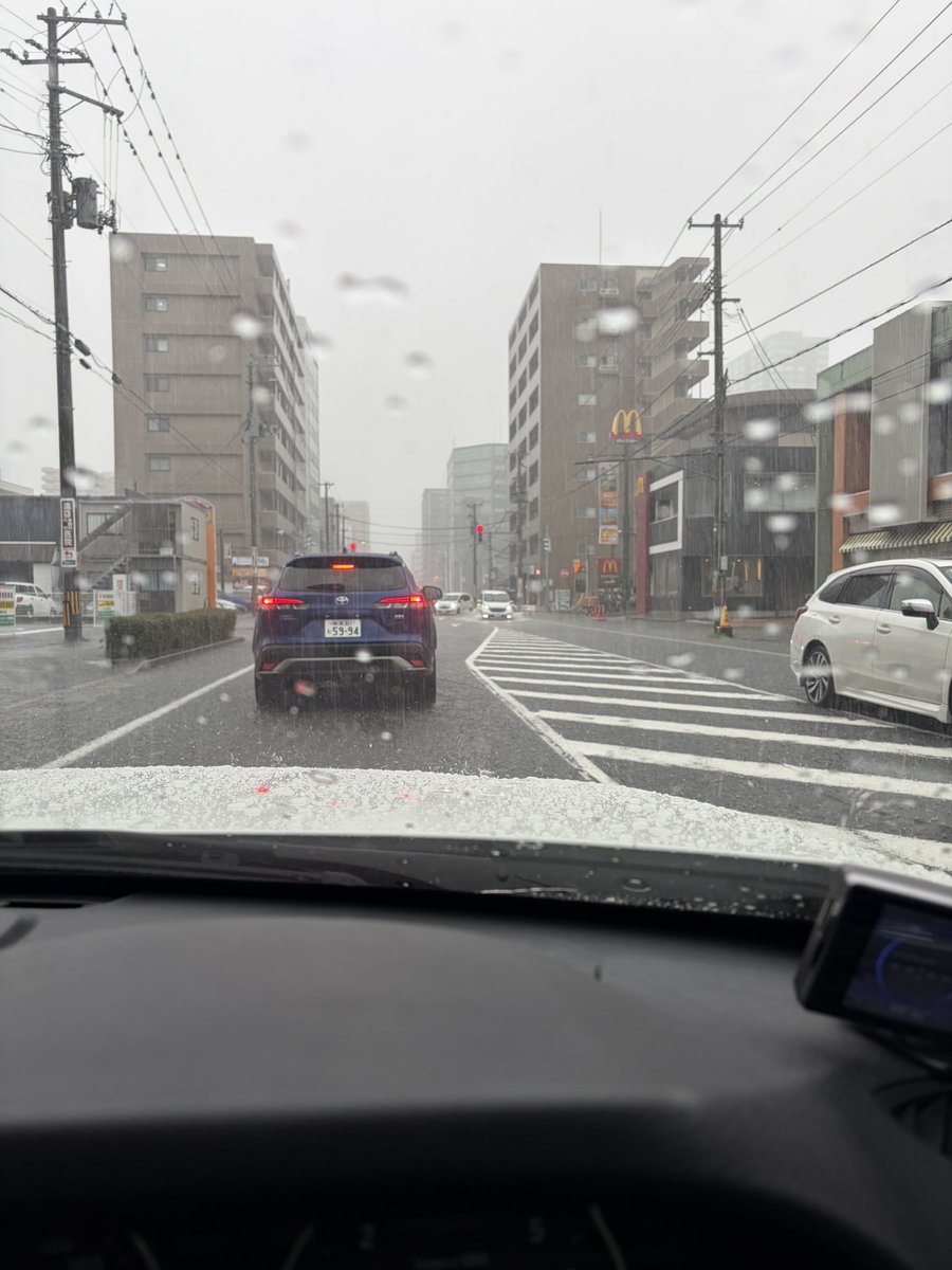 chato_f32's tweet photo. 冠水してきたな…
車やばいて😅 https://t.co/EOWvoCUgwP