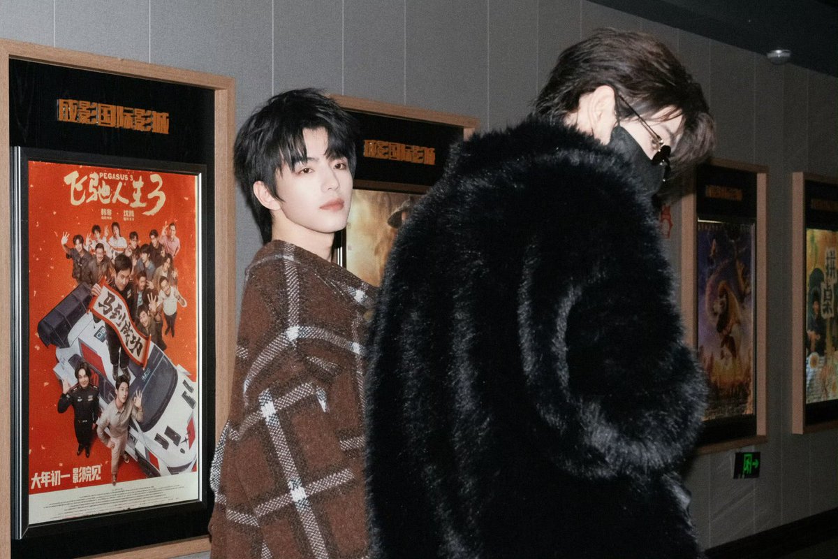 fahelfelf's tweet photo. อันนี้ภาพจากในซีรี่ย์หรือภาพจำลองชีวิตจริงที่ไปดูหนังกันเมื่อคืน 👀 5555555 ชีวิตจริงกับซร.ก็เหมือนกันเกินอ่ะ 😌

#Ollie #Shuyuan #Tianyuan https://t.co/cKlqPvHAfX