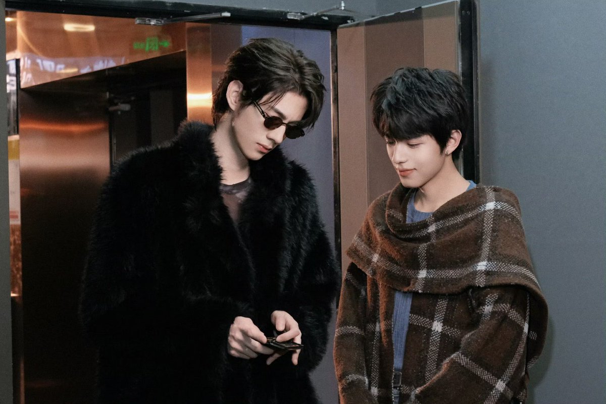 fahelfelf's tweet photo. อันนี้ภาพจากในซีรี่ย์หรือภาพจำลองชีวิตจริงที่ไปดูหนังกันเมื่อคืน 👀 5555555 ชีวิตจริงกับซร.ก็เหมือนกันเกินอ่ะ 😌

#Ollie #Shuyuan #Tianyuan https://t.co/cKlqPvHAfX