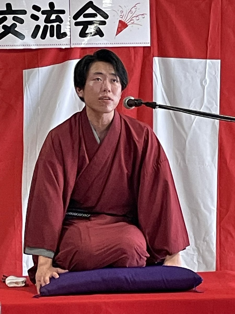 t_ochiken's tweet photo. 【出前報告🪭】

今日は富沢中町内会の「おたのしみ地域交流会」に行ってきました！

雨の中足を運んでくださった皆様に、零助🌌、小鹿🦌、錯乱坊🍒の3人で落語を披露しました！

落語の後のR&amp;Kさんのフォークメドレーが最高でした！

(文責:零助) https://t.co/i5Mxtqg3bk