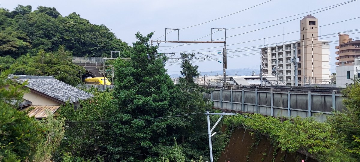 TAHOGG1's tweet photo. 12:51頃静岡駅以西通過のドクターイエロー激写

#ドクターイエロー #T5 https://t.co/5Drz7O0L3p