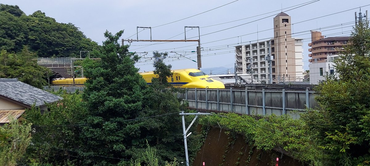 TAHOGG1's tweet photo. 12:51頃静岡駅以西通過のドクターイエロー激写

#ドクターイエロー #T5 https://t.co/5Drz7O0L3p
