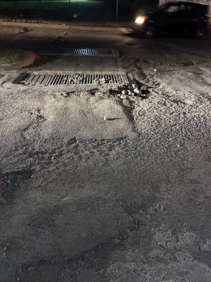 gansito2324's tweet photo. La calle 17 de mayo en La Tijera está cada vez peor y no hay quien la arregle @GerardoQuirinoV @GobTlajomulco @En_Tlajomulco @Trafico_ZMG @TVAztecaJalisco @TelevisaGDL https://t.co/u97rl5OWtE