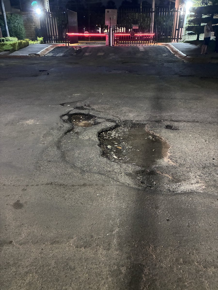 gansito2324's tweet photo. La calle 17 de mayo en La Tijera está cada vez peor y no hay quien la arregle @GerardoQuirinoV @GobTlajomulco @En_Tlajomulco @Trafico_ZMG @TVAztecaJalisco @TelevisaGDL https://t.co/u97rl5OWtE