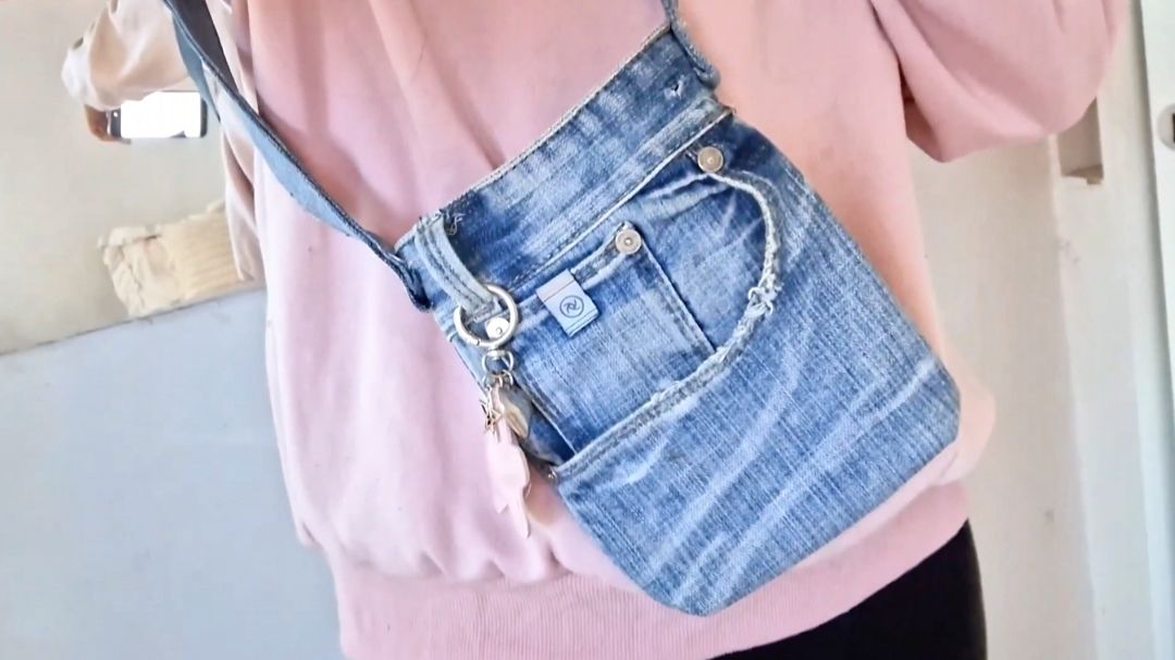 sebe6sebe's tweet photo. Turn old denim jeans into a trendy crossbody bag with just scissors and thread—zero extra cost, full style! Check out the quick DIY video below https://t.co/vpCFeCUSwI