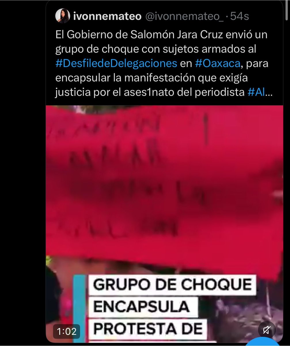 quinomixe's tweet photo. Solo en oaxaca luego del asesinato de un periodista y un año después del asesinato de una activista, el gobierno de @salomonj se da el lujo de enviar a gente armada a un desfile oficial de la Guelaguetza para callar protestas de familiares y amigxs de las víctimas. @Claudiashein https://t.co/nCkQ0r6F0f