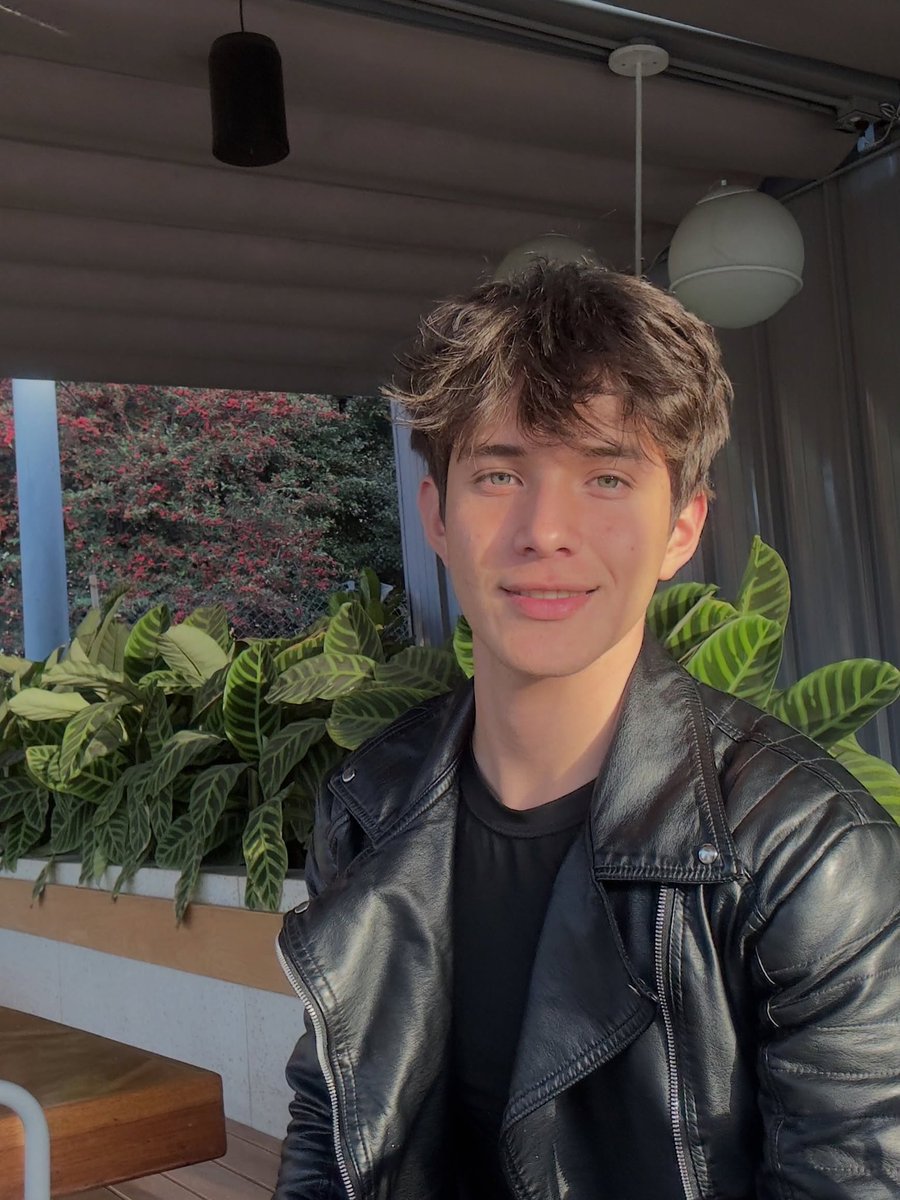 mariolcyrus's tweet photo. Ig: huanbo_ #blackleatherjacket #leatherjacket #jacket #blackjacket #fetish #leatherjacketfetish #leather #leathermen #leatherman #instagram #men #clothes #menclothes https://t.co/eOUaDtuMsK