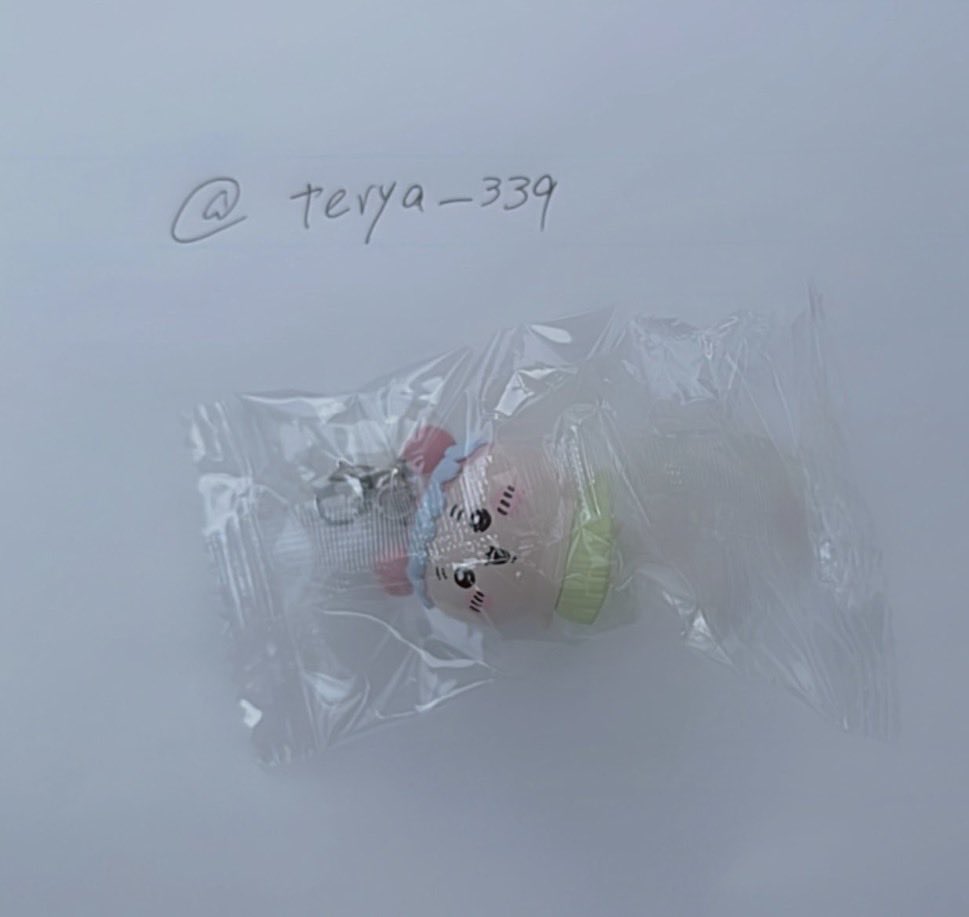 terya_339's tweet photo. @airairo_xx 初めまして。検索よりリプライ失礼いたします。
こちら古本屋所持しております。
ハチワレと交換可能でしょうか？
後日都内手渡し、郵送希望です。
ご検討の程よろしくお願いいたします。 https://t.co/gx9Hzo4Sbm