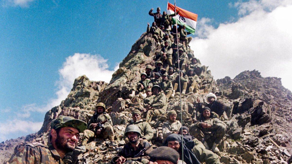 TheSatishDua's tweet photo. Let's recall the bravery of our young leaders, as we pay homage to 527 Bravehearts who laid down their lives for the country and Salute the bravery of all those who participated in making us victorious in Kargil in 1999.

Now it's the turn of Gen Z to make us proud.
Jai Hind 🇮🇳 https://t.co/TMGEXM15TG