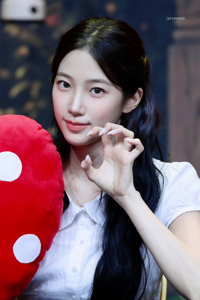 den_zuha's tweet photo. 20260722 
🐱👈🏻

#르세라핌 #LE_SSERAFIM 
#카즈하 #カズハ #KAZUHA https://t.co/WxAKEm1cqS