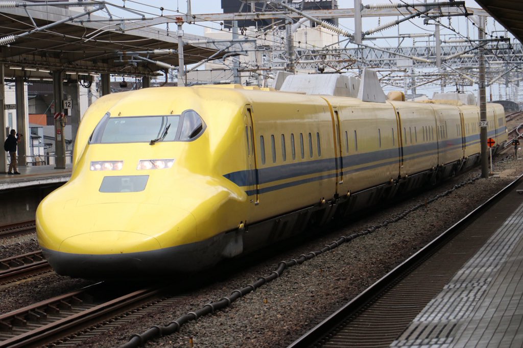 ebo0630's tweet photo. 13:15
3983A
ドクターイエローT5編成
豊橋駅下り本線を通過 https://t.co/HIwoHxMmLh