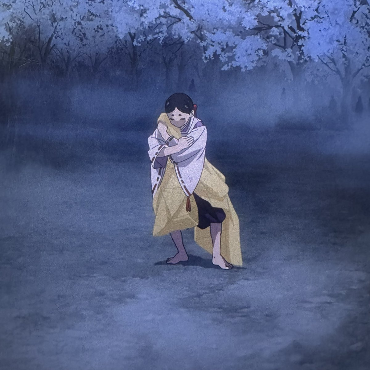 kurobuchimaru's tweet photo. #ワールドイズダンシング
みなさん気づきましたか？
第ニ番のラストの鎮魂の舞。

舞う鬼夜叉の後ろで、
人ならざる者たちが、
遠くから観ていたことに。

ʕ•ᴥ•ʔ✨ https://t.co/nynWKNkYNX