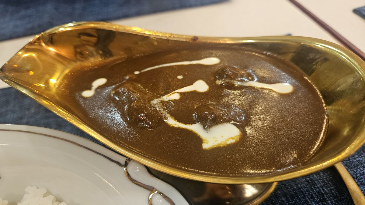 kzehsn's tweet photo. 築地のカフェスイスにてAuthenticCurryKANESHIMA。
昨日伺いました😃
先日のラムカレーも美味しかったけど、やはり金島ビーフ！！好き！！

ヴィシソワーズもめちゃ美味しかった～。虎ノ門、ラムカレーの時と、少しお味が違ったような？(気のせいだったらすみません😅) https://t.co/FExyfPisxG