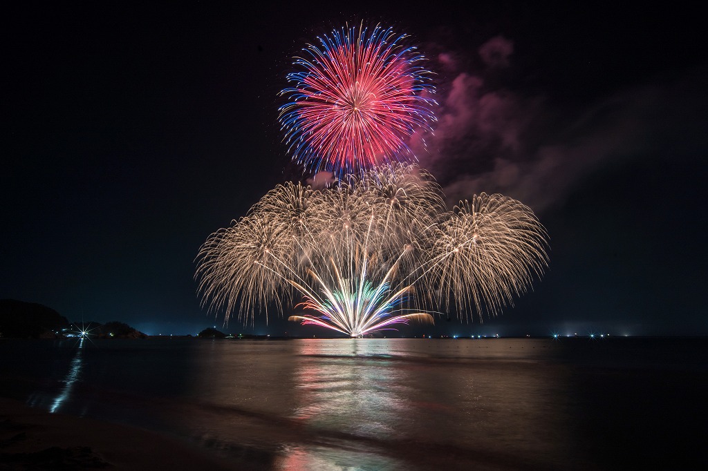 akio_defu's tweet photo. そしてフィナーレへ突入！

2026-07-25 浦富海岸元気フェスティバル（いわみ花火祭り） https://t.co/8ZGdNP5zDo