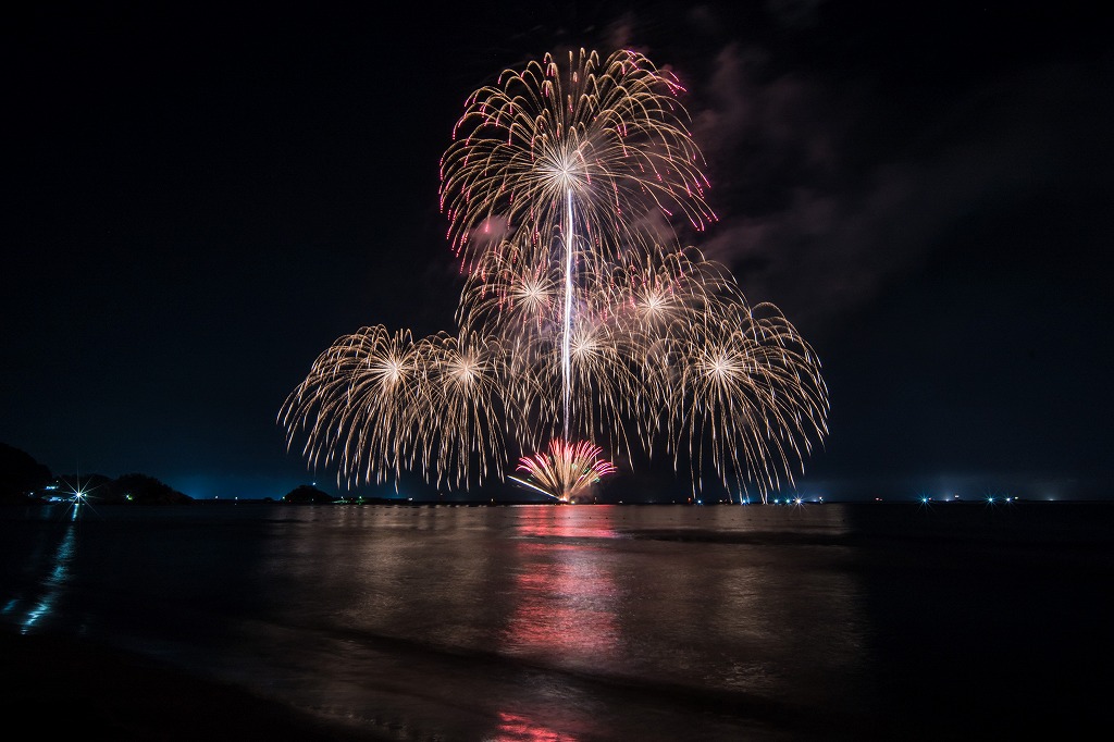 akio_defu's tweet photo. そしてフィナーレへ突入！

2026-07-25 浦富海岸元気フェスティバル（いわみ花火祭り） https://t.co/8ZGdNP5zDo