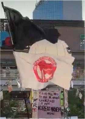 lico337's tweet photo. 【悲報】
岡本さゆり川口市議が寄付をしカンパを呼びかけた「ごちゃまつり」の正体は、日本人を差別する人種差別祭りだったことが判明！

日本国旗を損壊して、日本人を差別するしばき隊やANTIFA勢力が集合し、極左暴力集団が「楽しい」と大喜び！ https://t.co/I1R3ryJQkC