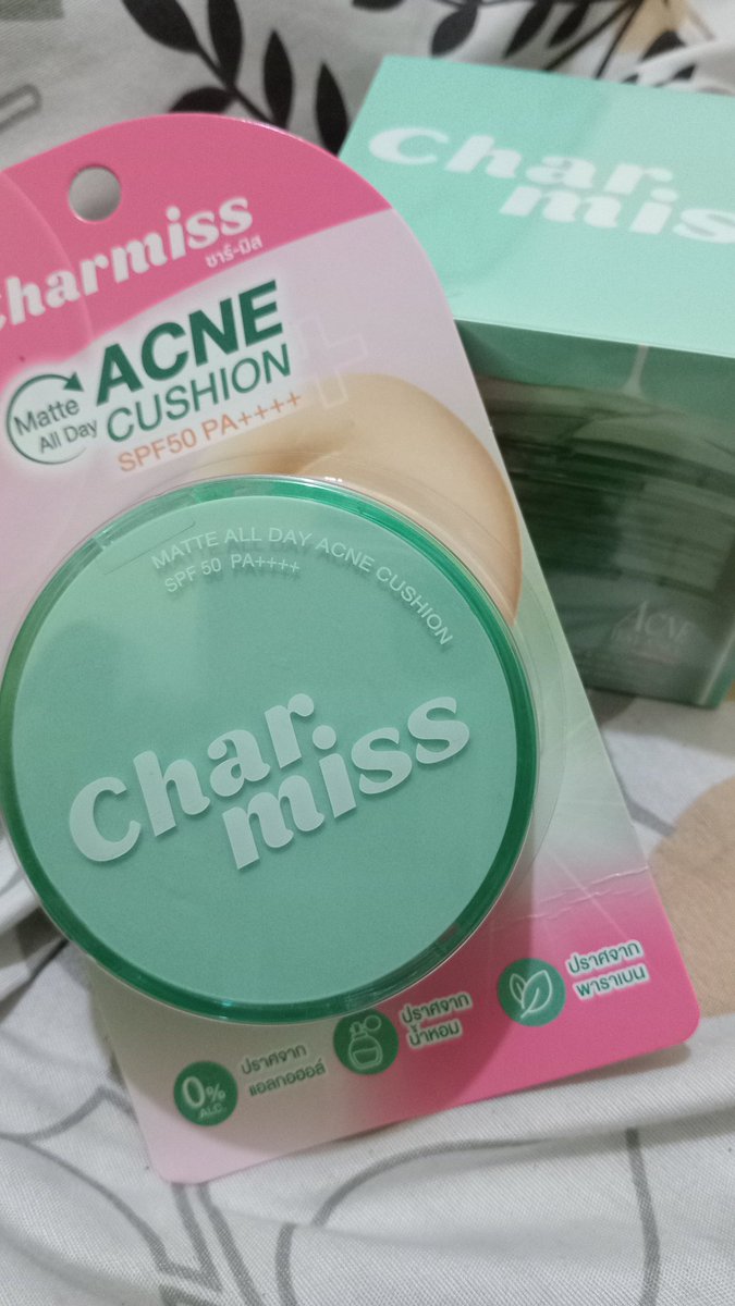 ppanavit's tweet photo. ada yang masih punya stock charmiss cushion ini ga ya???? waktu itu beli karena ada event pond, ternyata pas dipake cocok dan enak di muka ga banyak oksidasi, sekarang udah abis karena isinya cuma 8gr tapi aku mau tetep repurchase 😭💔 https://t.co/JfVnAX5NGD