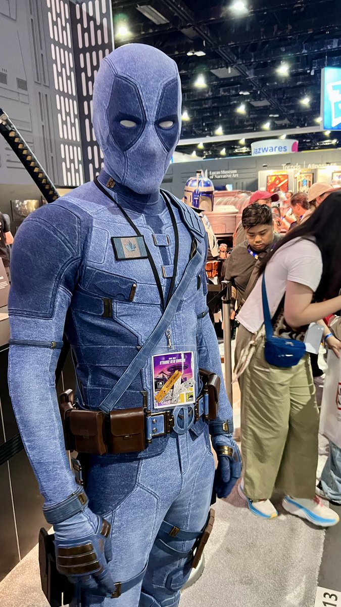 JMacavelli's tweet photo. @VancityReynolds Ryan, imagine my surprise when I saw you in Hall H. I ran into you on the floor - without knowing it was you until hours later lol. Thank you for making a Deadpool + Ryan dream come true in meeting you 🙏 https://t.co/EujOYiAlyi