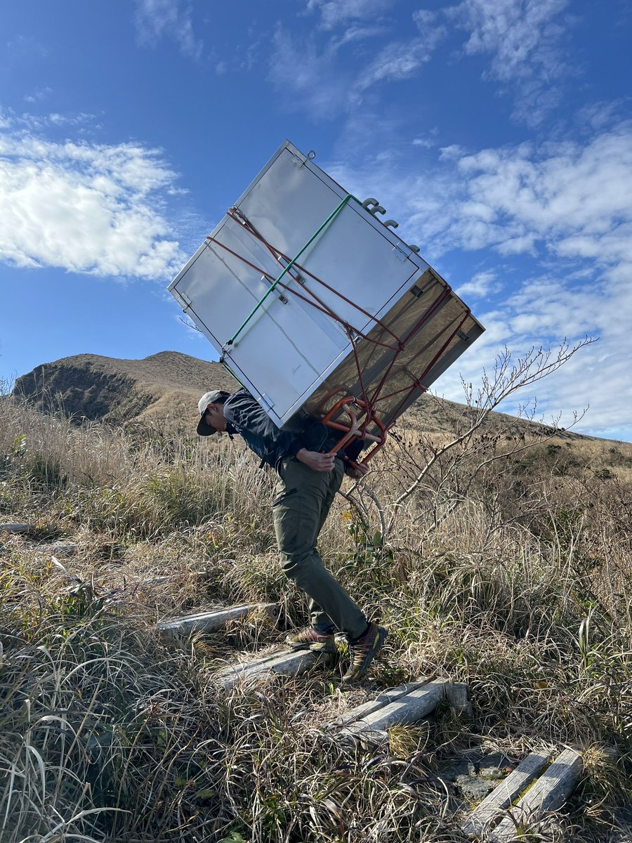 nature1118_life's tweet photo. 『歩荷便』というサービス名で発信するようにしたら、依頼が増えた。
ただ『歩荷』という言葉は、認知度がまだまだ低い。
相手がその仕事を何と呼んでいるのか。現在どの立場の人が担っているのか。そこに合わせていく動きが必要。
歩荷は荷物を届ける仕事であるが、まずは自分たちの存在を届けなければ、仕事が始まらない。